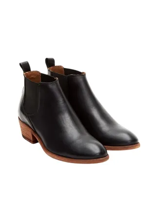 Frye Carson Chelsea Boot- Black Soft Full Grain Leather